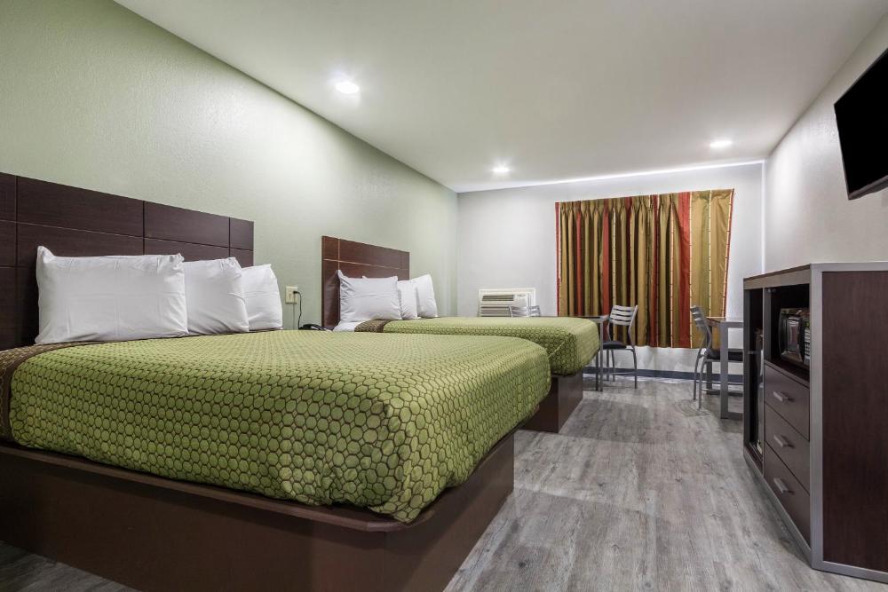 Standard Queen Room with Two Queen Beds interior